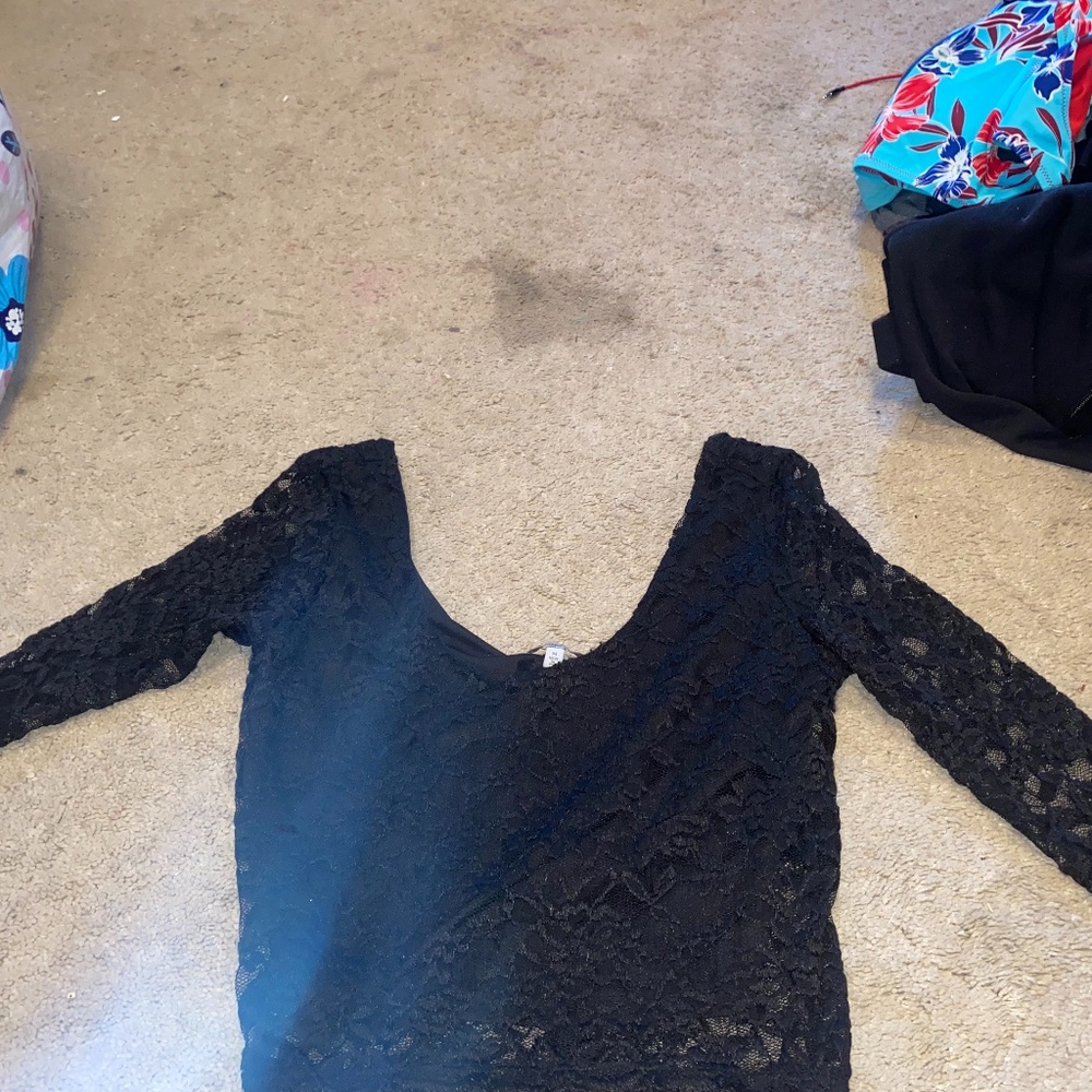 Black long sleeve mini crop top laced v- neck